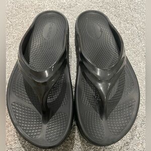 Oofos Woman’s flip flops